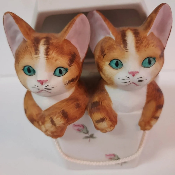 Vintage Ceramic Kittens in a Hat Box with String Music Box by Seymour Mann - Picture 2 of 10
